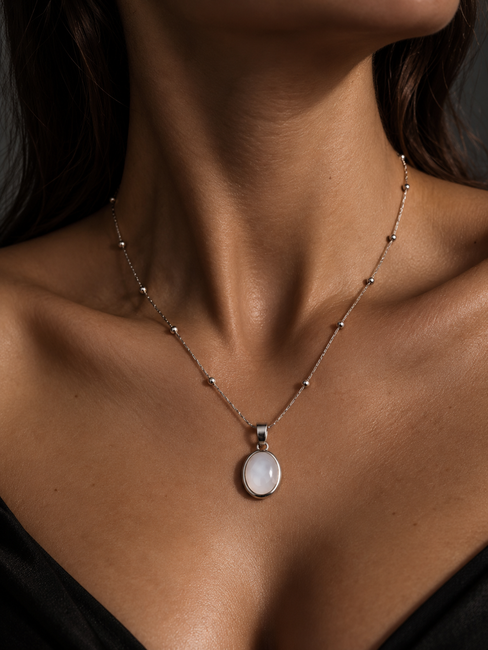 Luna Opaline Necklace