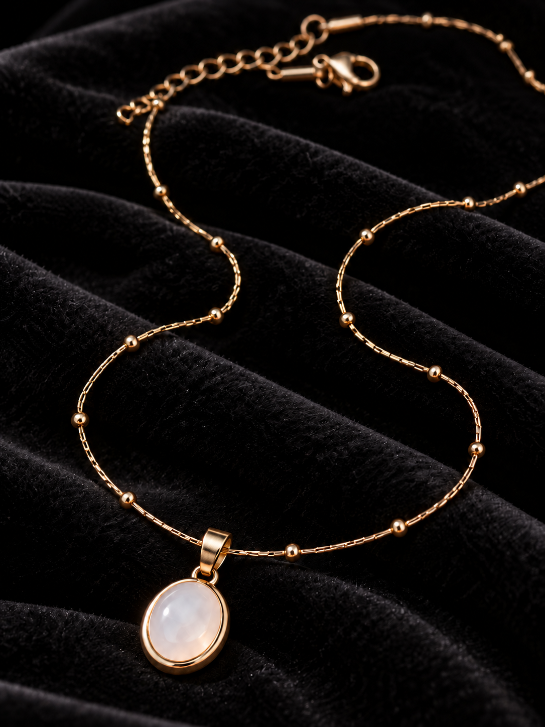 Luna Opaline Necklace