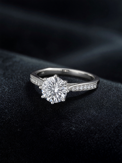 Julieta Moissanite Ring