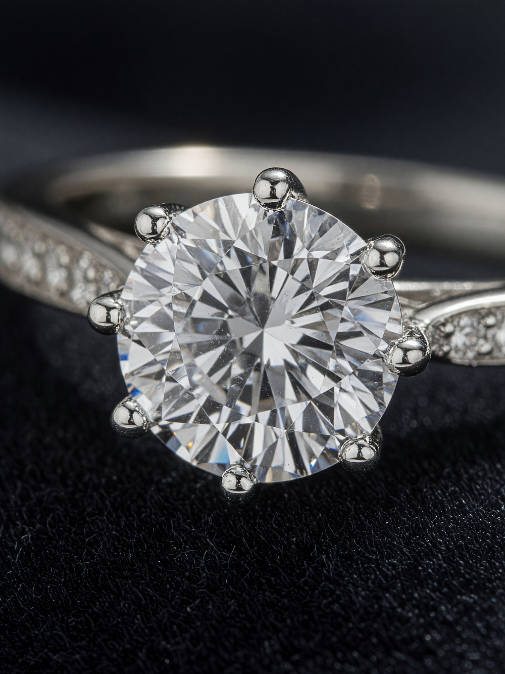 Julieta Moissanite Ring