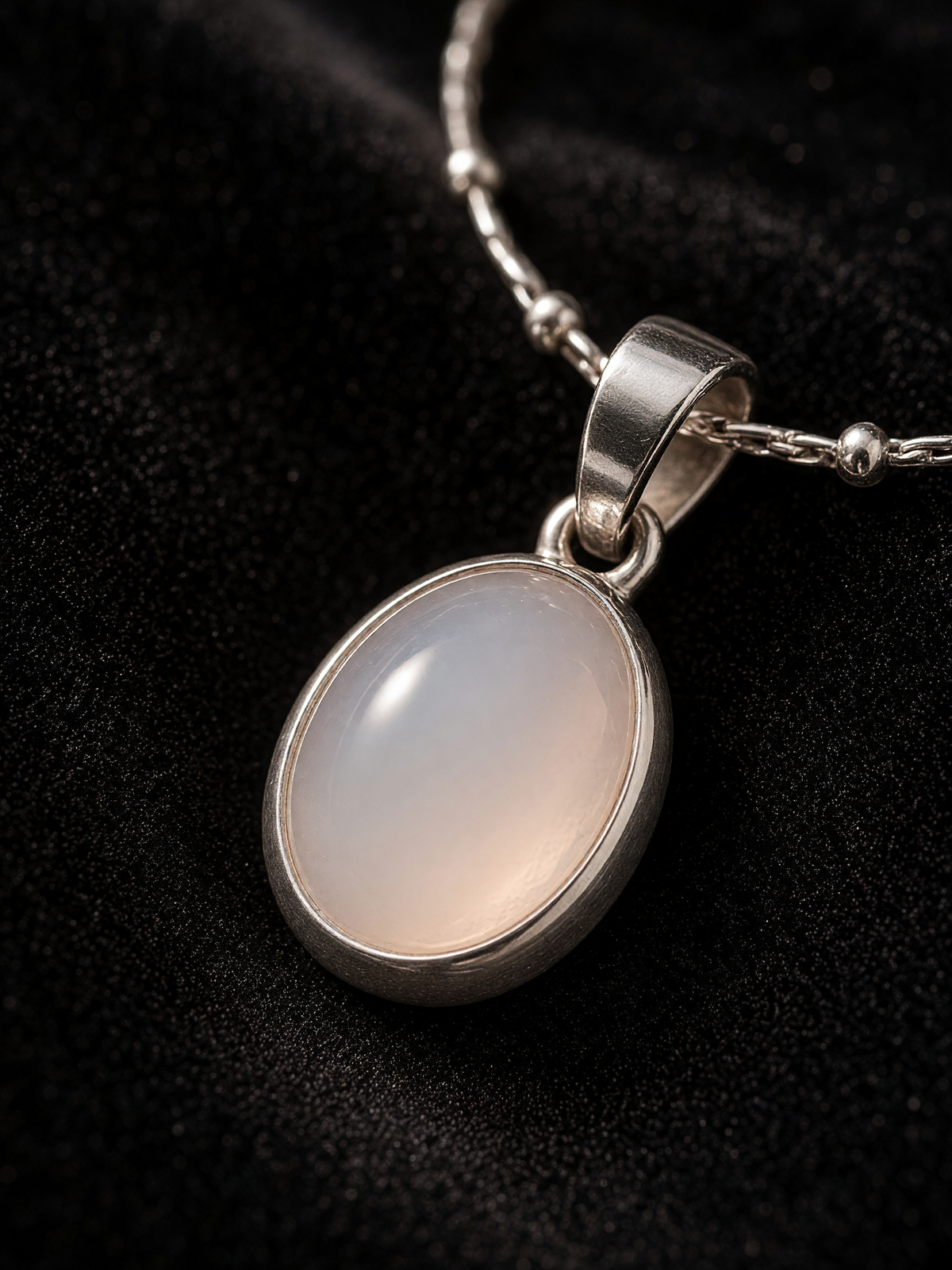 Luna Opaline Necklace