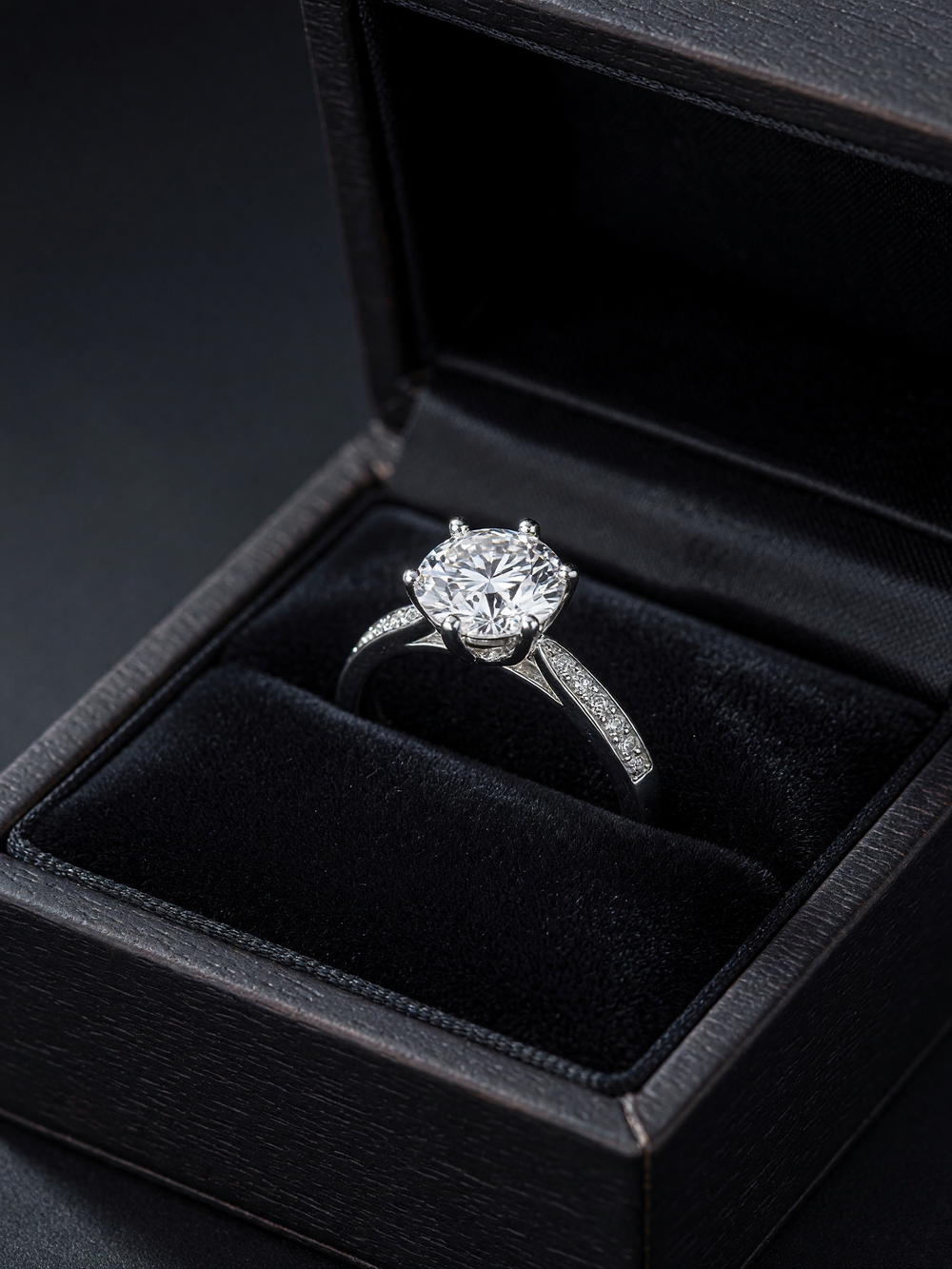 Julieta Moissanite Ring