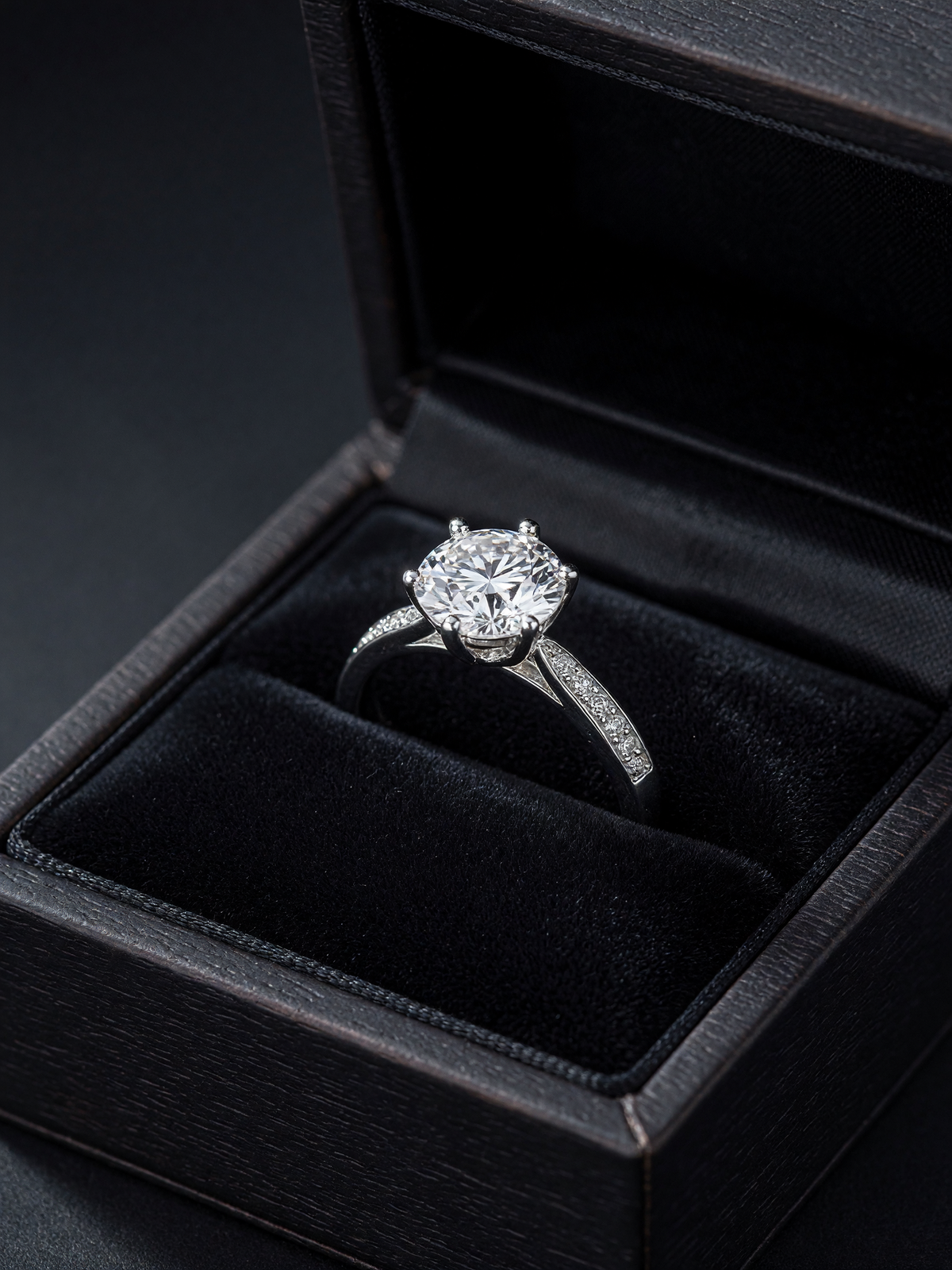 Julieta Moissanite Ring