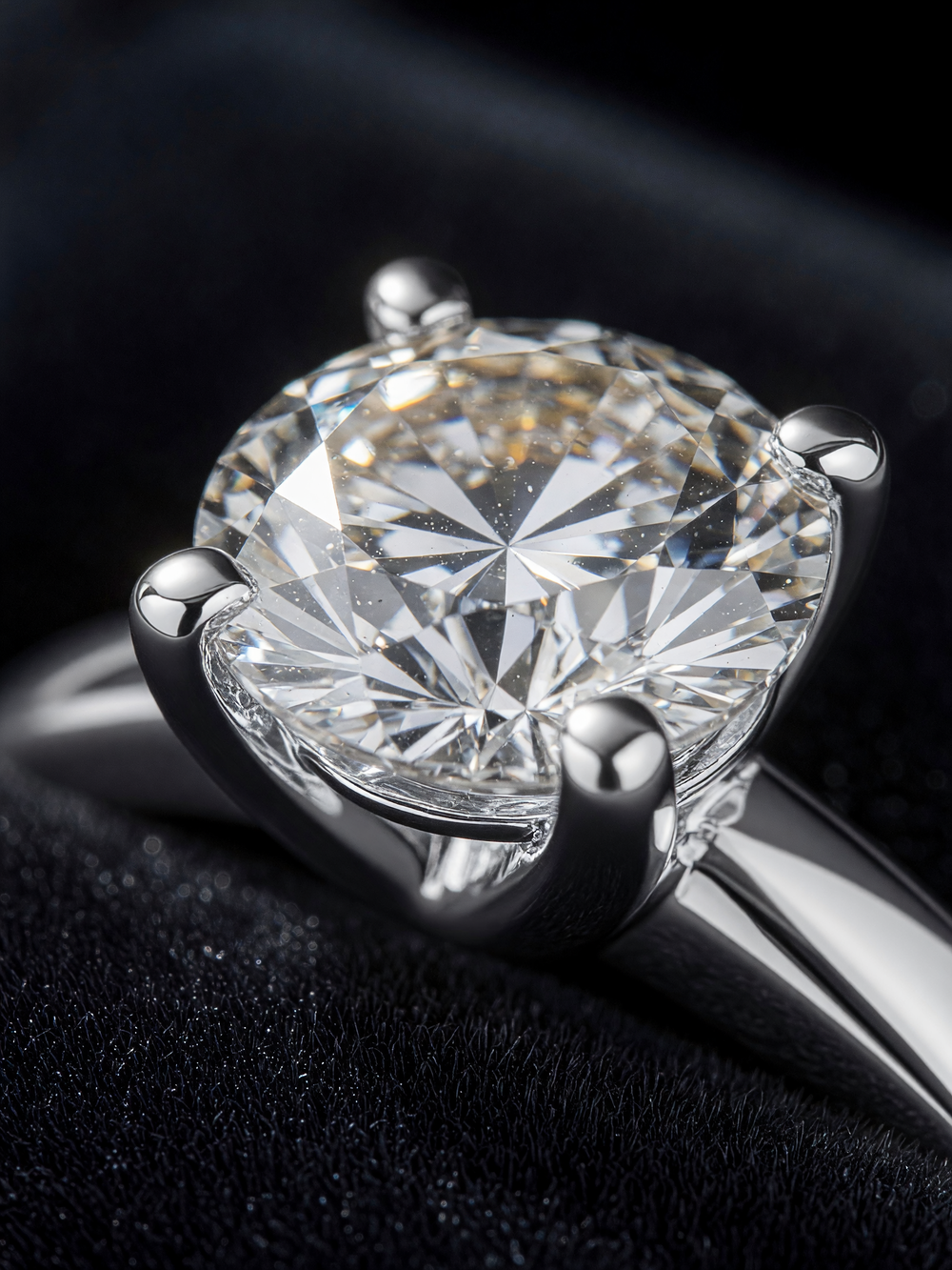 Aura Moissanite Ring